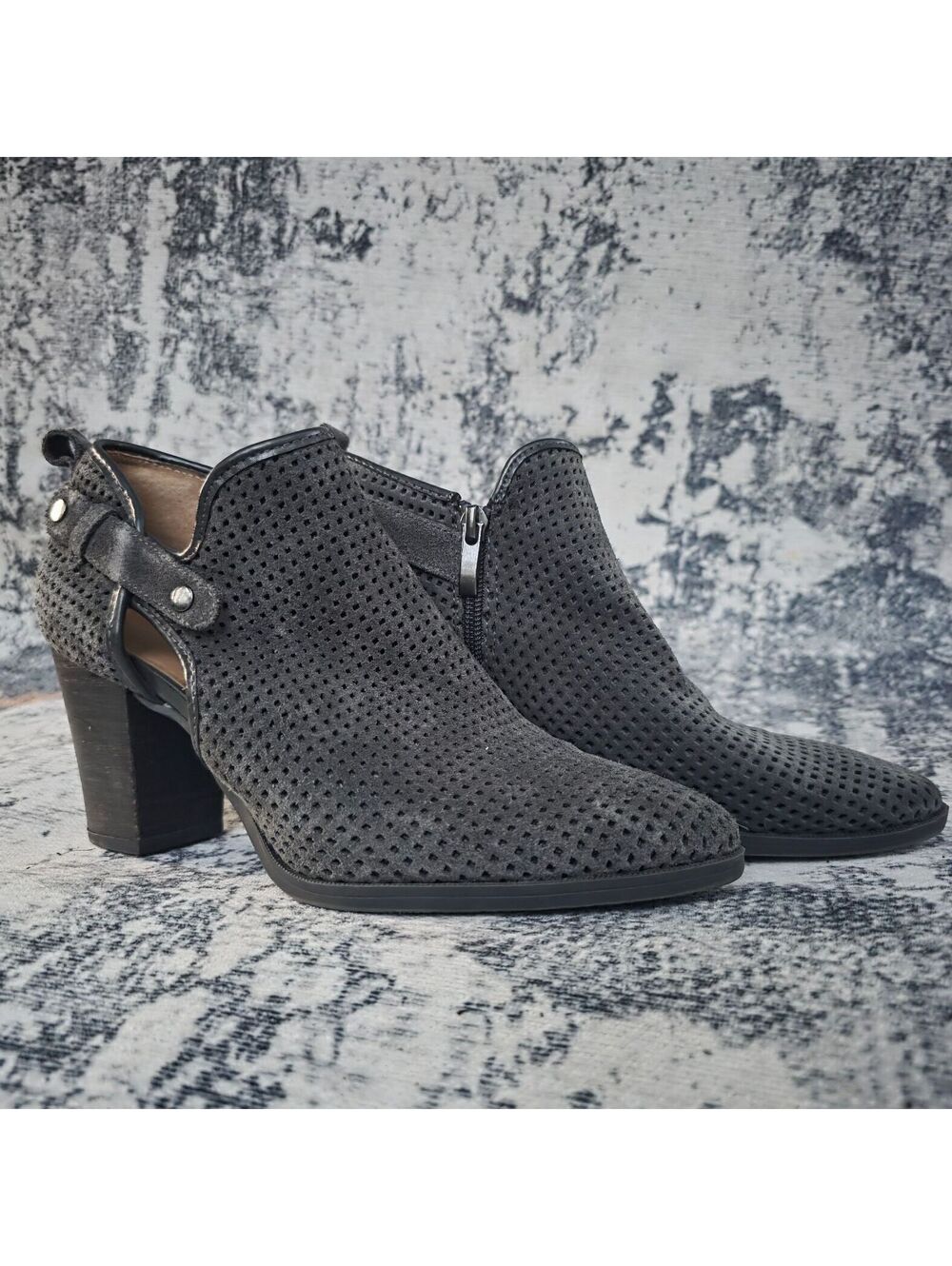 Wmn's 8.5 Suede ankle bootie, Franco Sarto Dale2, perforated gray
